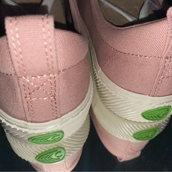 🆕 CARIUMA Pink and White Sneakers with Canvas Uppers Size: 10.5 Ladies