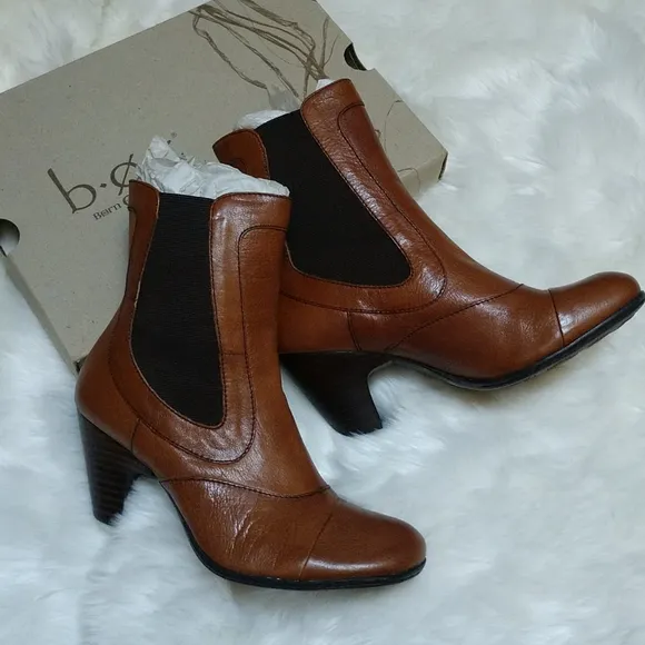 #10 PR PRICE REDUCED F LEATHER BORN Elastic Gusset Cognac Leather Ankle Booties