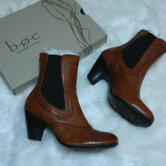 #10 PR PRICE REDUCED F LEATHER BORN Elastic Gusset Cognac Leather Ankle Booties