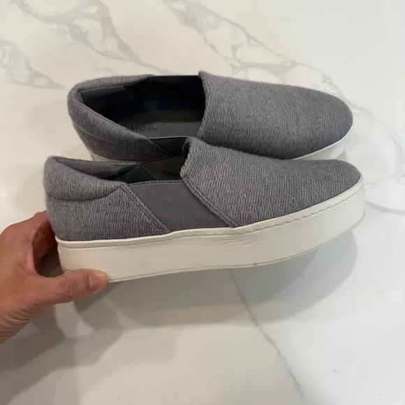 $249 Vince Warren Tweed Sneaker Slip-On Shoes Women's Sz 8 Light Gray