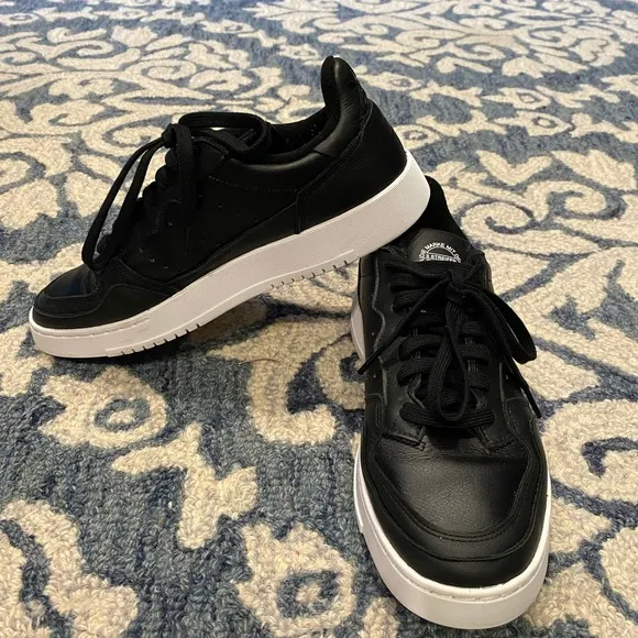Adidas Advantage men’s shoes in size 8