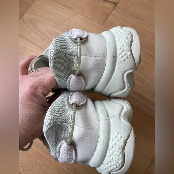 Adidas Ozweego Tennis shoes