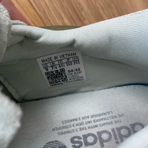 Adidas Ozweego Tennis shoes