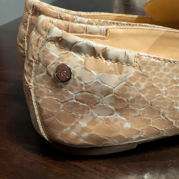 AGL Women's Size 39 Snakeskin Loafers NWOT