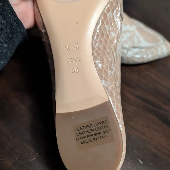AGL Women's Size 39 Snakeskin Loafers NWOT