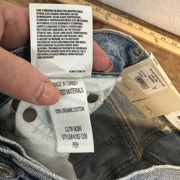 AGOLDE Fen High Rise Relaxed Taper Button Fly Blue Jeans in Wander Size 24 NWT