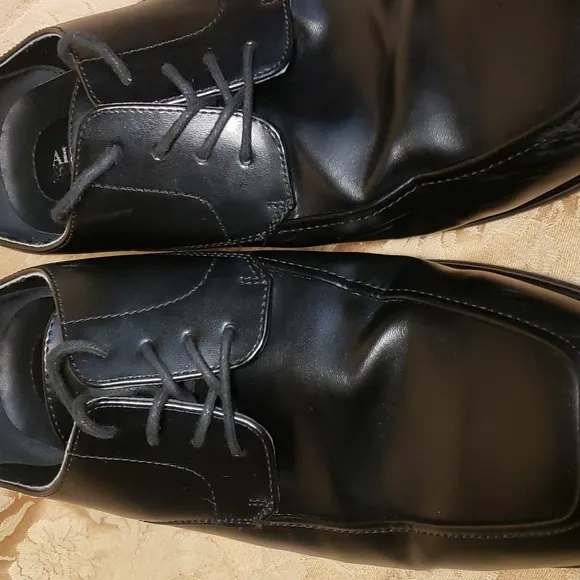 Alfani,Mens faux leather black dress shoes size 12 M.
