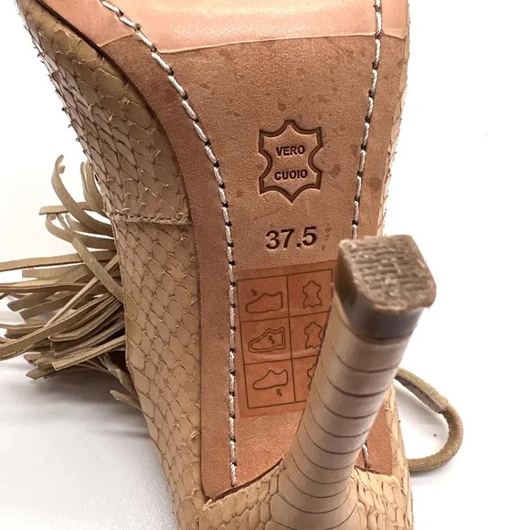 ALICE   OLIVIA Shoes Womens 7 Tan Fringe Heel Snake Embossed Leather Sling Back