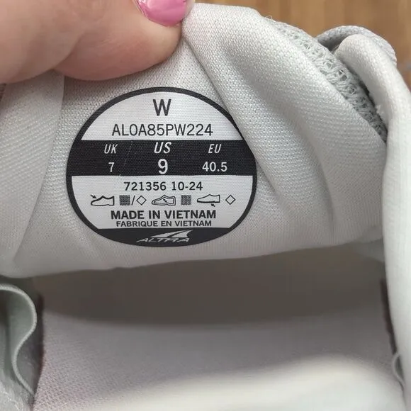 ALTRA VIa FWD Light Gray Running Shoes AL0A85PW224 Women’s Size 9 Sneakers NEW
