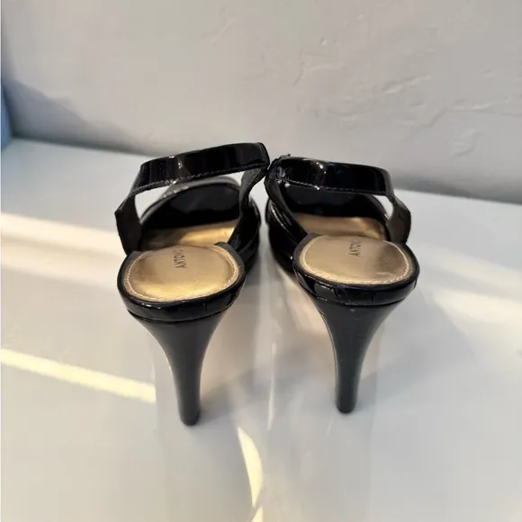 Antonio Melani Navy Slingback Heels