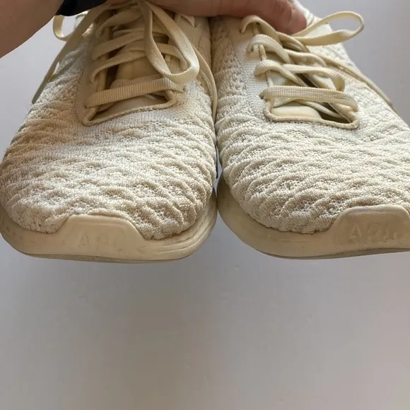 APL Techloom Phantom women’s 11 shoes ivory VGUC