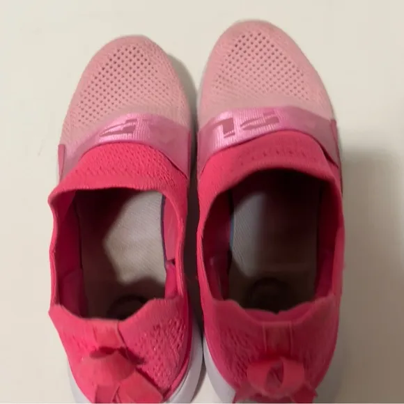 APL Womens Limited Edition Techloom Bliss Breast Cancer Ribbon Shoes Size 9