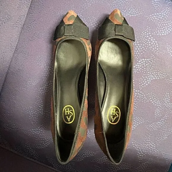 ASH Leopard animal print size 40/ 9.5 pointed toe bow accent heels
