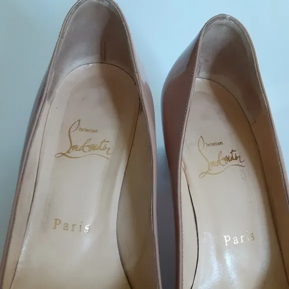 Authentic Christian louboutin Pyramidame 38.5 patent heels