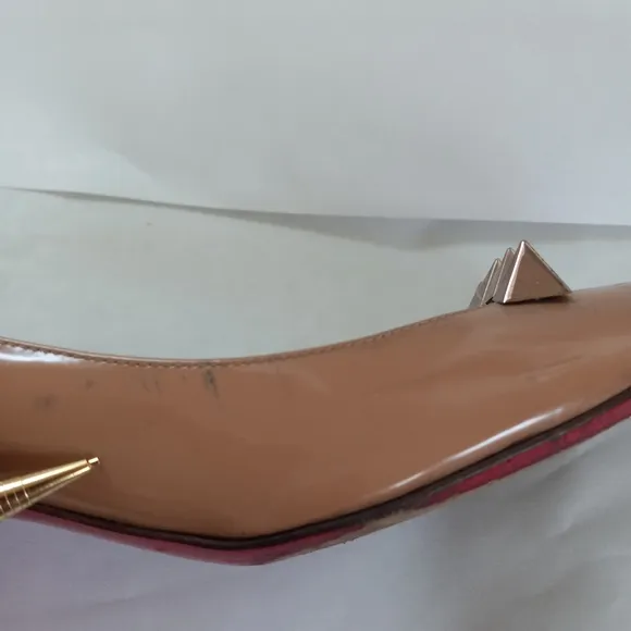 Authentic Christian louboutin Pyramidame 38.5 patent heels