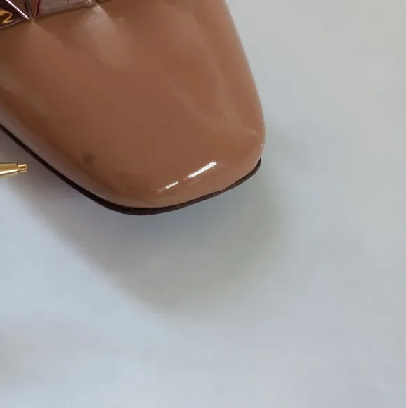 Authentic Christian louboutin Pyramidame 38.5 patent heels