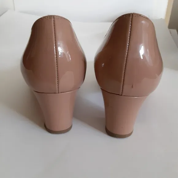 Authentic Christian louboutin Pyramidame 38.5 patent heels