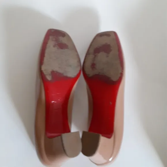 Authentic Christian louboutin Pyramidame 38.5 patent heels