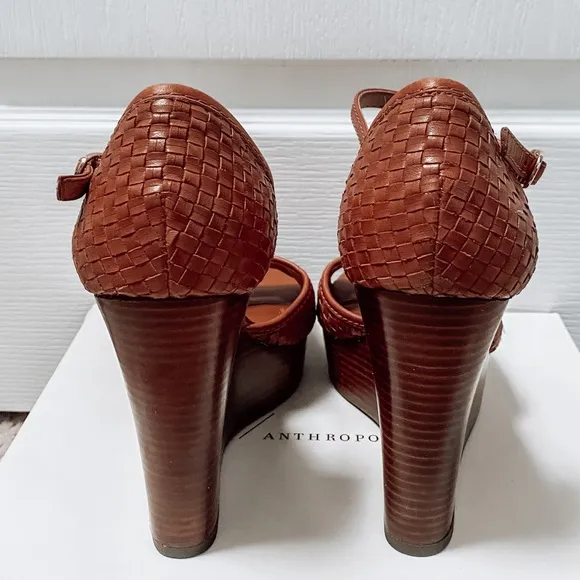 Banana Republic Brown Cognac Woven Leather Wedges Size 10