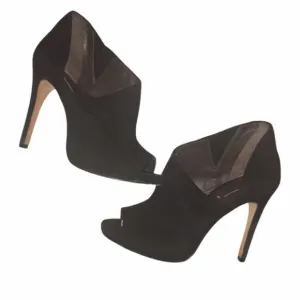 BCBGMAXAZRIA Black Suede Heeled Bootie Open Toe 7.5