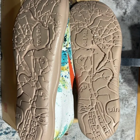 Beautiful Canvas UIN shoes. Brand New with Tag. See photos attached.