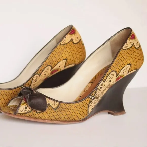 BETTYE MULLER Artifact Italy, Bow Paisley Canvas Leather Peep-Toe Pumps 37.5.