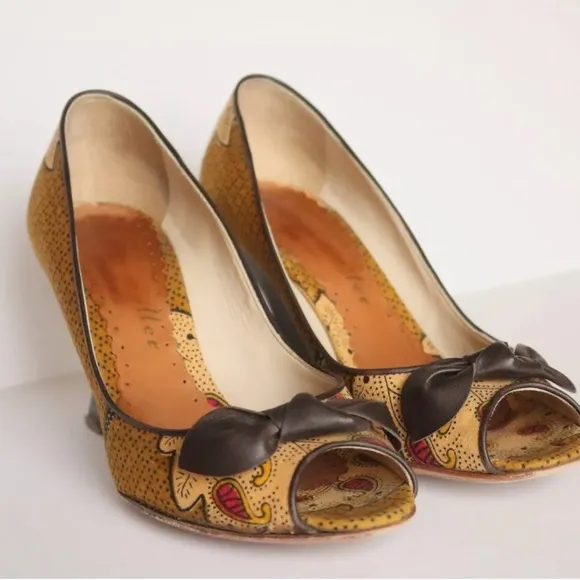 BETTYE MULLER Artifact Italy, Bow Paisley Canvas Leather Peep-Toe Pumps 37.5.