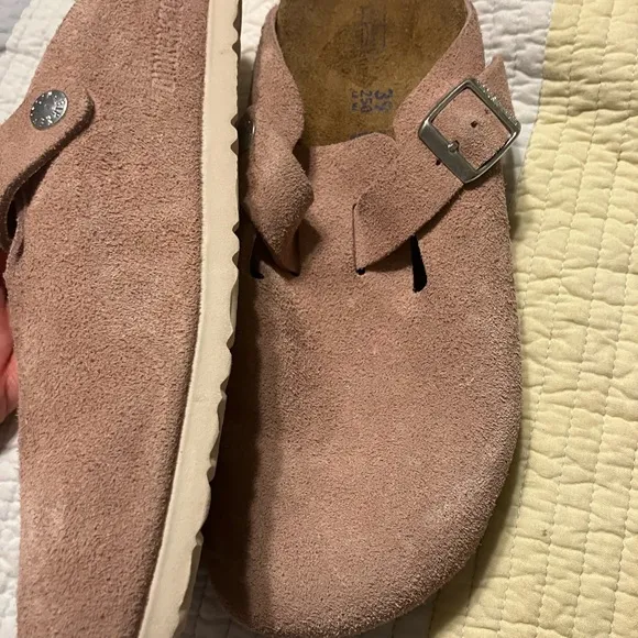 Birkenstock Women's Boston soft Sandal Light Rose Suede women’s 8 men’s 6