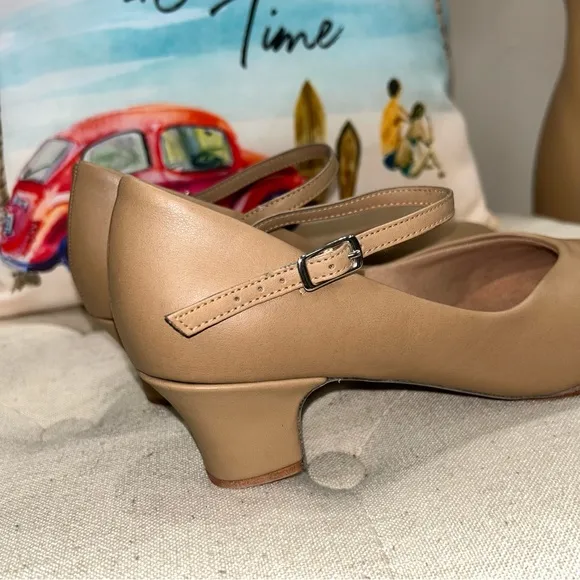 Bloch NWOB! Ladies Tan Leather Cabaret Character Shoes Size 9.5