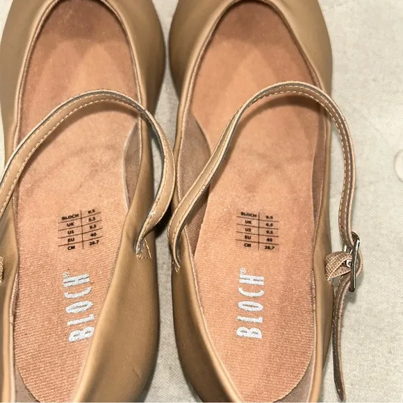 Bloch NWOB! Ladies Tan Leather Cabaret Character Shoes Size 9.5