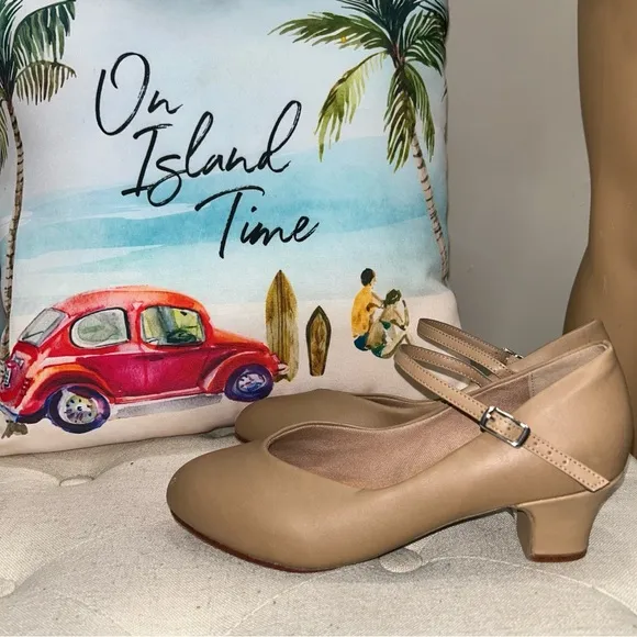 Bloch NWOB! Ladies Tan Leather Cabaret Character Shoes Size 9.5