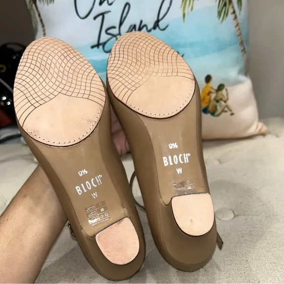 Bloch NWOB! Ladies Tan Leather Cabaret Character Shoes Size 9.5