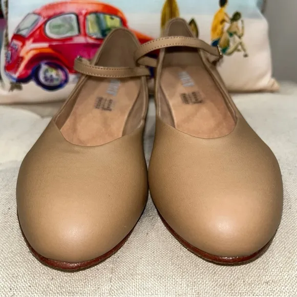 Bloch NWOB! Ladies Tan Leather Cabaret Character Shoes Size 9.5