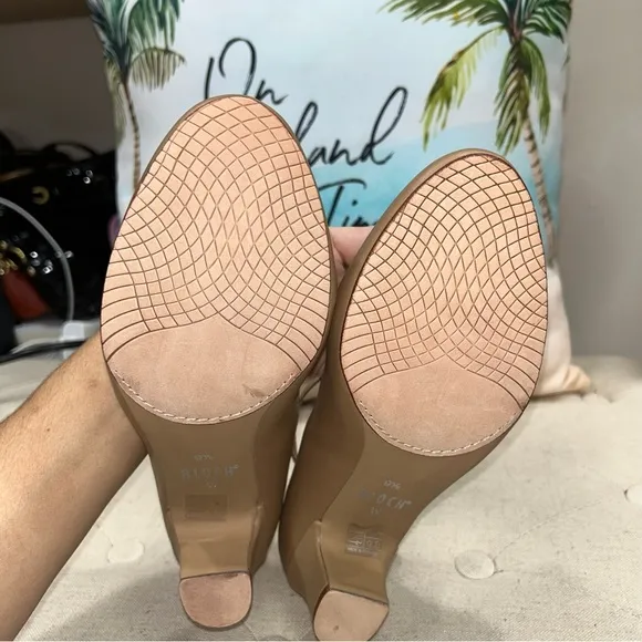 Bloch NWOB! Ladies Tan Leather Cabaret Character Shoes Size 9.5