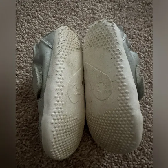 Bobux shoes size 5.5/ 21