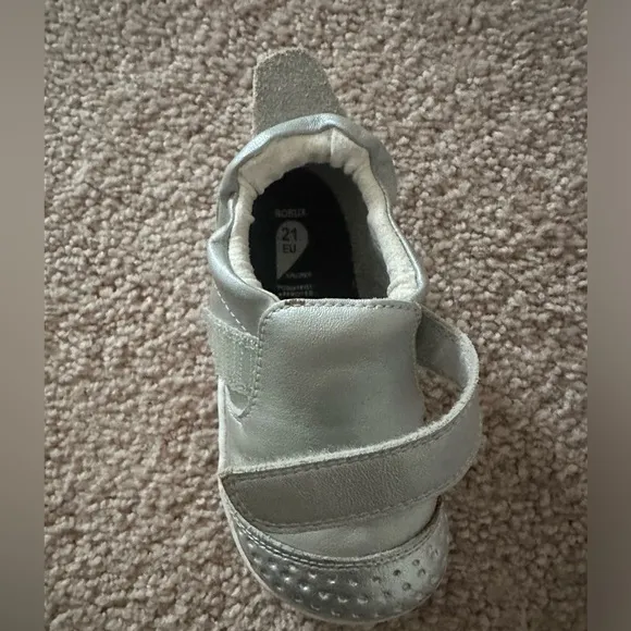 Bobux shoes size 5.5/ 21