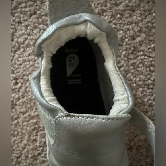 Bobux shoes size 5.5/ 21