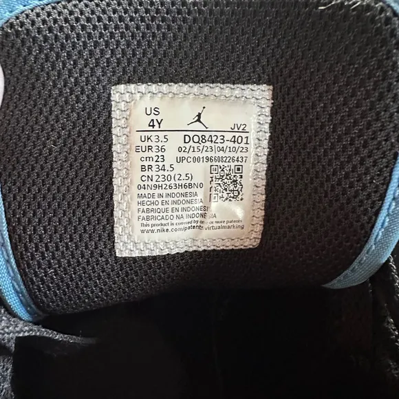Boys Jordan 1 Retro High OG University Blue Black Size 4Y Sneakers