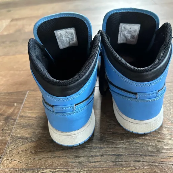 Boys Jordan 1 Retro High OG University Blue Black Size 4Y Sneakers