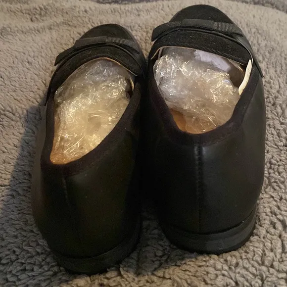 Brand New Mens Jitai Black Leather Faux Fur Bowtie Slip-On Shoes Size 8!