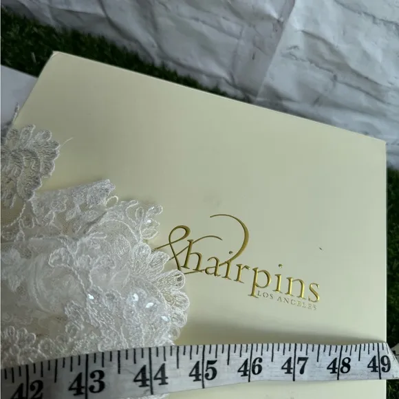 BRIDES AND HAIRPINSFloral Lace Tulle Fingertip Veil Ivory Retail $235 NIB