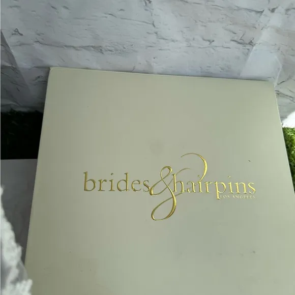 BRIDES AND HAIRPINSFloral Lace Tulle Fingertip Veil Ivory Retail $235 NIB