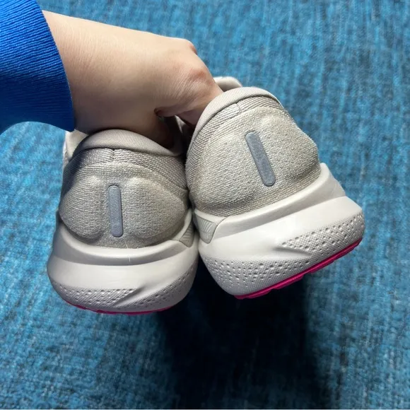 Brooks Adrenaline GTS 24 Running Shoes in Chateau Grey Pink