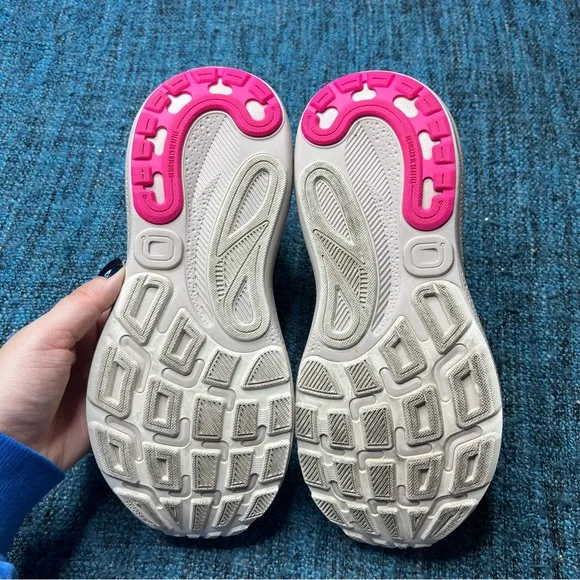 Brooks Adrenaline GTS 24 Running Shoes in Chateau Grey Pink