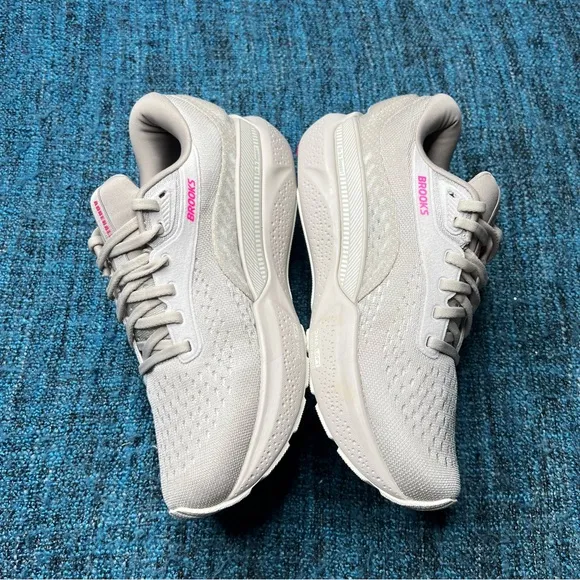 Brooks Adrenaline GTS 24 Running Shoes in Chateau Grey Pink