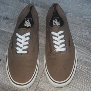 Bundle of 2 Vans Men's Brown &amp; Navy Canvas Sneakers
