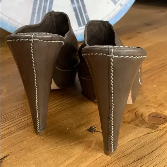 🔥☄️☄️☄️Buttery Soft Leather Platform Mules. 38