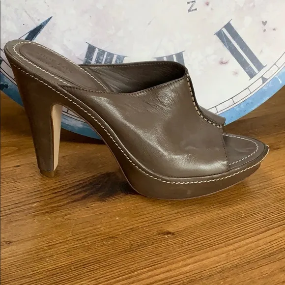 🔥☄️☄️☄️Buttery Soft Leather Platform Mules. 38
