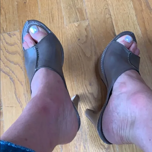🔥☄️☄️☄️Buttery Soft Leather Platform Mules. 38