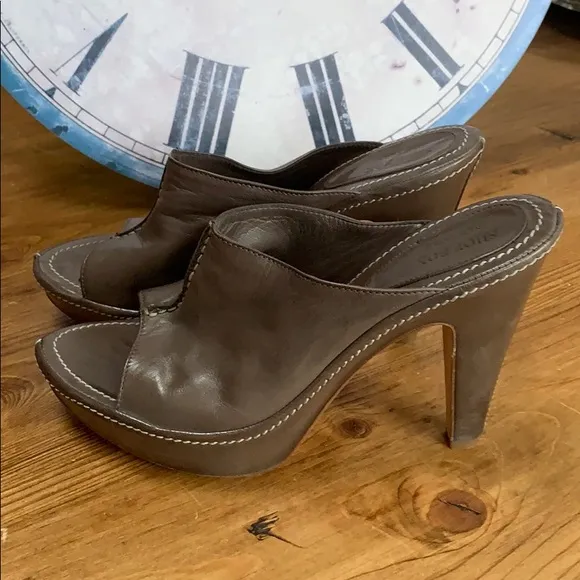 🔥☄️☄️☄️Buttery Soft Leather Platform Mules. 38